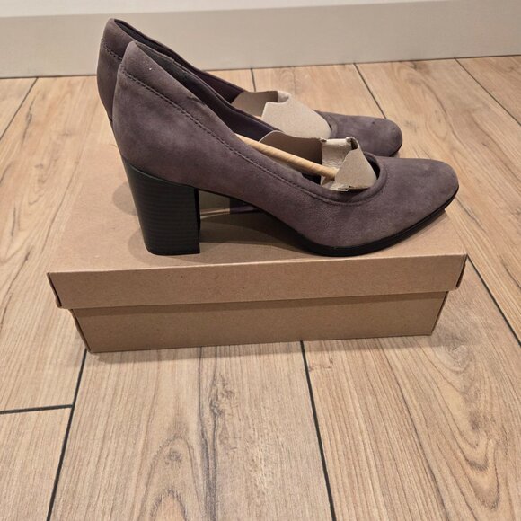 BRAND NEW IN A BOX LEATHER SHOES - Picture 2 of 5